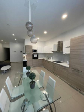 Swieqi : Central 3-Bed Apartment